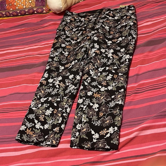 Beautiful, brand new trouser. Size 10p - Picture 4 of 4